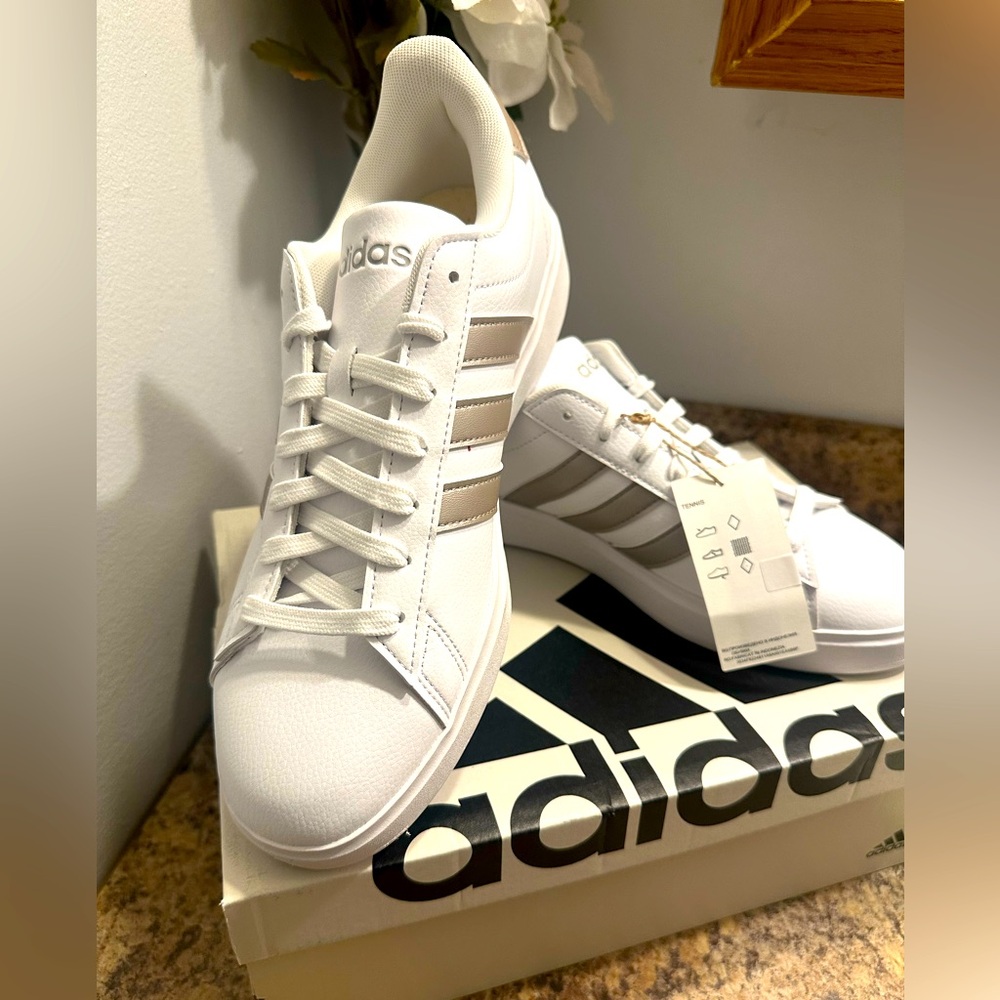 Adidas White Sneakers Classic Minimalist Design